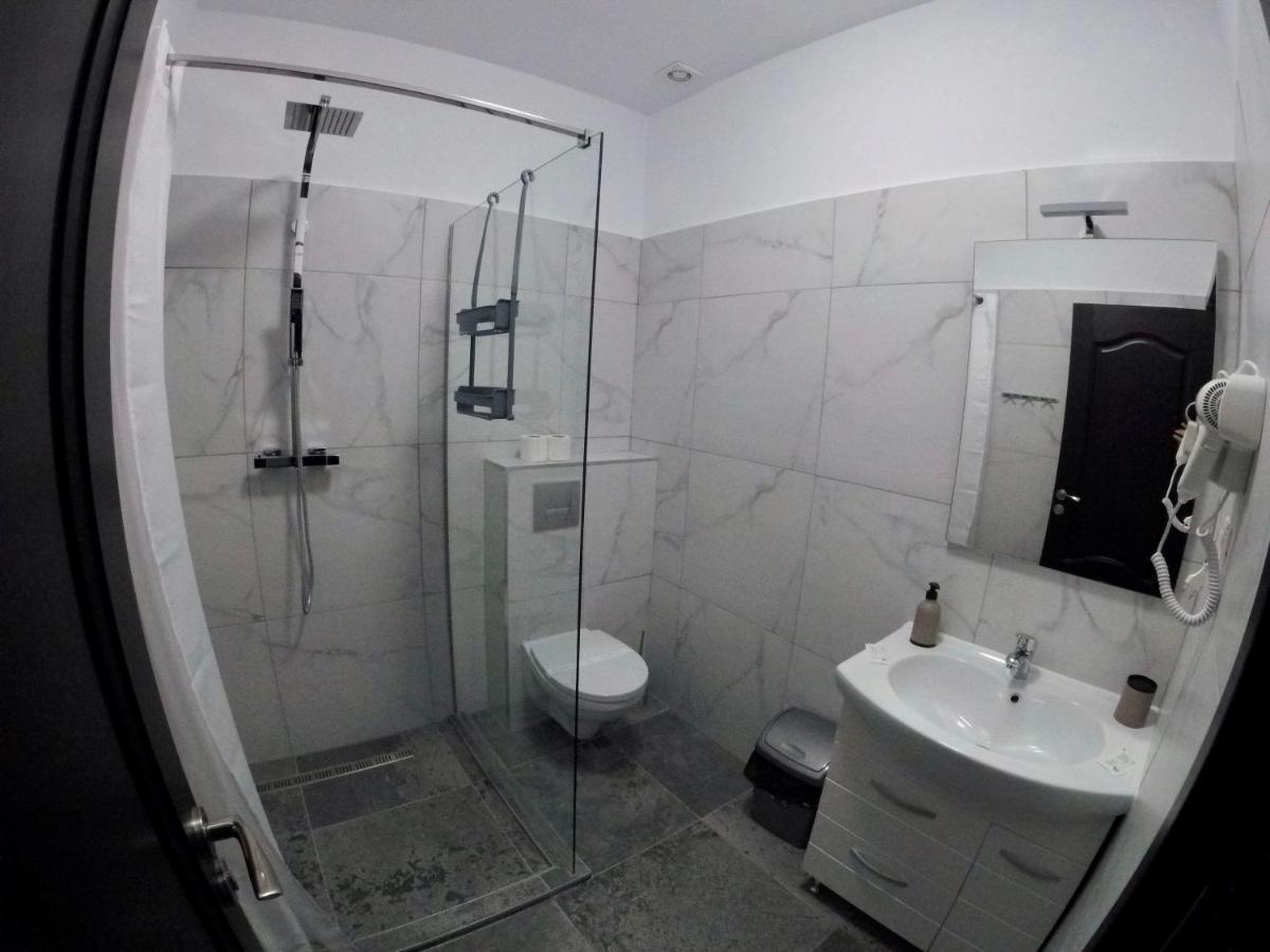 Cochet Accommodation Piatra Neamt Ngoại thất bức ảnh