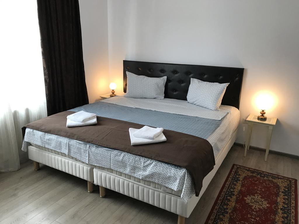 Cochet Accommodation Piatra Neamt Ngoại thất bức ảnh