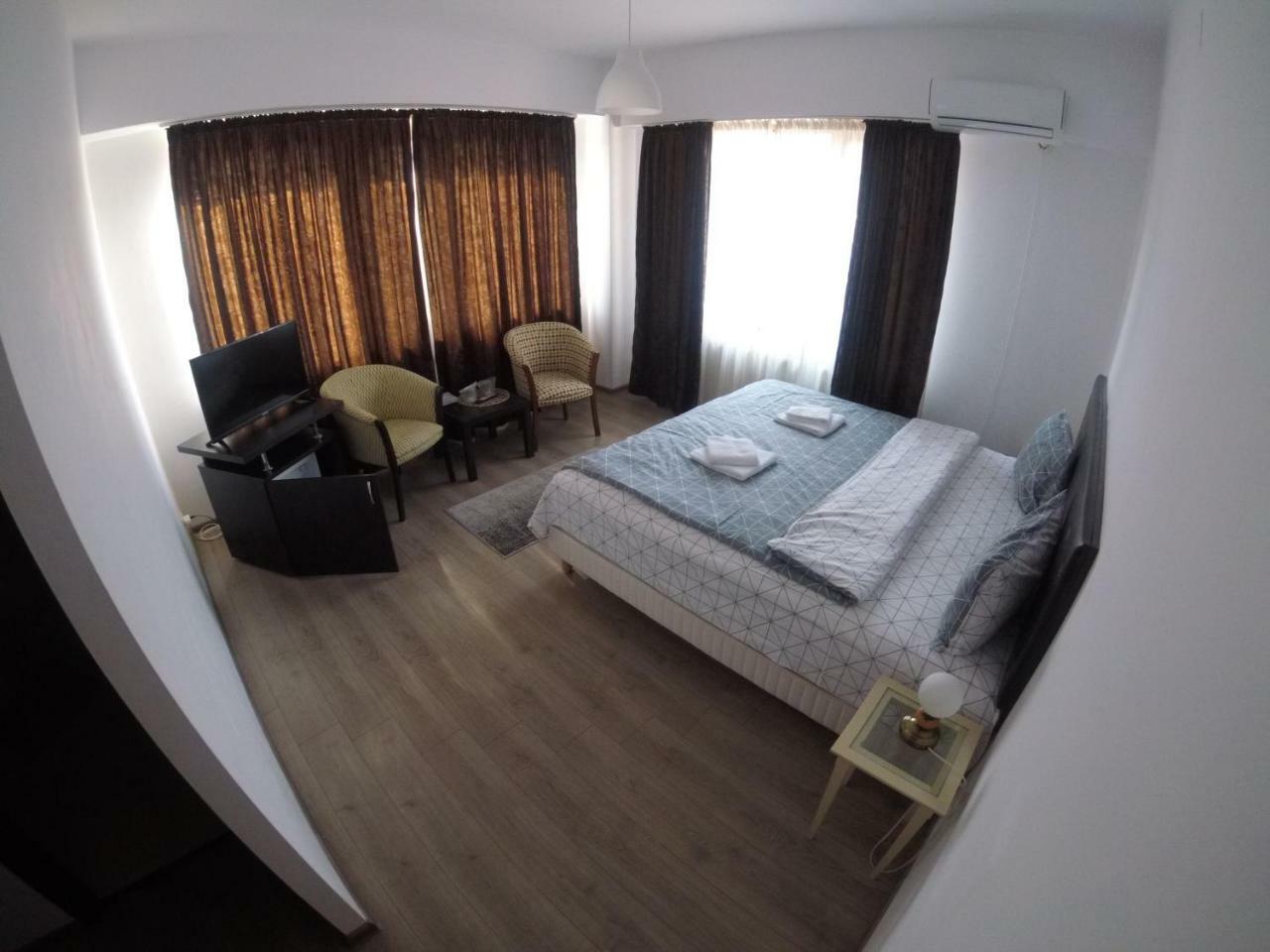 Cochet Accommodation Piatra Neamt Ngoại thất bức ảnh